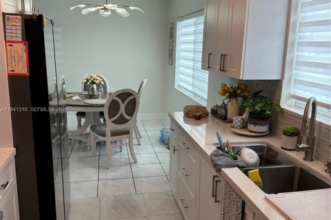 Casa en venta en Hollywood, Florida, 2 dormitorios, 106.19 m2 № 1999051 - foto 7