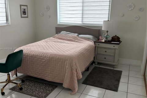 Casa en venta en Hollywood, Florida, 2 dormitorios, 106.19 m2 № 1999051 - foto 12