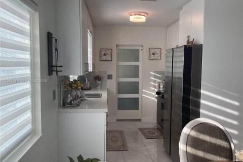 House in Hollywood, Florida 2 bedrooms, 106.19 sq.m. № 1999051 - photo 25