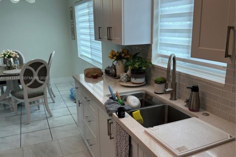 Casa en venta en Hollywood, Florida, 2 dormitorios, 106.19 m2 № 1999051 - foto 11