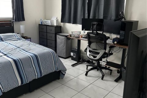 Casa en venta en Hollywood, Florida, 2 dormitorios, 106.19 m2 № 1999051 - foto 14