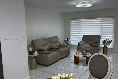 Casa en venta en Hollywood, Florida, 2 dormitorios, 106.19 m2 № 1999051 - foto 5