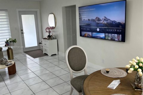 Casa en venta en Hollywood, Florida, 2 dormitorios, 106.19 m2 № 1999051 - foto 8