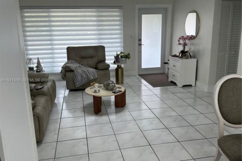 Casa en venta en Hollywood, Florida, 2 dormitorios, 106.19 m2 № 1999051 - foto 6