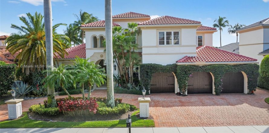 House in Palm Beach Gardens, Florida 5 bedrooms, 561.59 sq.m. № 1971278