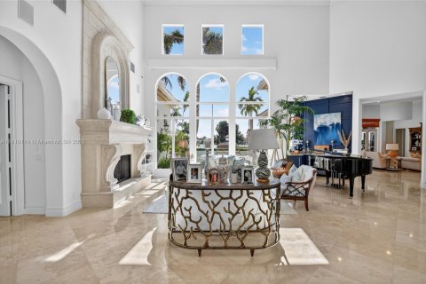 House in Palm Beach Gardens, Florida 5 bedrooms, 561.59 sq.m. № 1971278 - photo 7