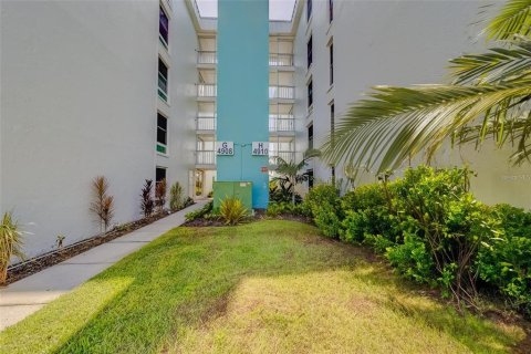 Купить кондоминиум в Сент-Питерсберг, Флорида 3 комнаты, 106.37м2, № 1898841 - фото 2