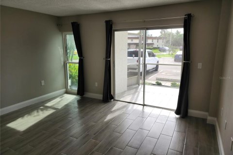 Купить кондоминиум в Сент-Питерсберг, Флорида 3 комнаты, 106.37м2, № 1898841 - фото 24