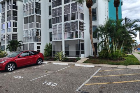 Купить кондоминиум в Сент-Питерсберг, Флорида 3 комнаты, 106.37м2, № 1898841 - фото 27