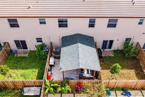 Touwnhouse à vendre à Miami, Floride: 4 chambres, 169.08 m2 № 1823649 - photo 9