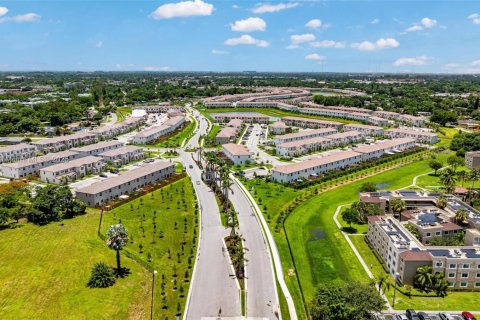 Touwnhouse à vendre à Miami, Floride: 4 chambres, 169.08 m2 № 1823649 - photo 2