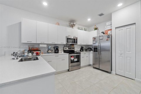 Touwnhouse à vendre à Miami, Floride: 4 chambres, 169.08 m2 № 1823649 - photo 14