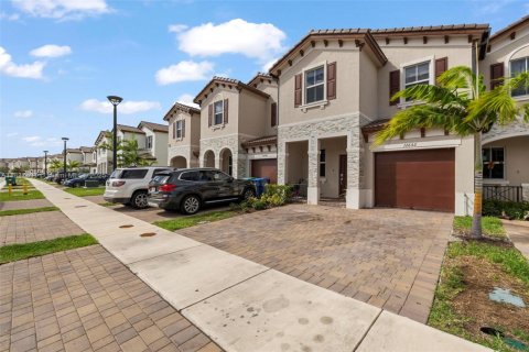 Touwnhouse à vendre à Miami, Floride: 4 chambres, 169.08 m2 № 1823649 - photo 5