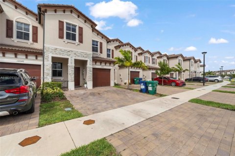 Touwnhouse à vendre à Miami, Floride: 4 chambres, 169.08 m2 № 1823649 - photo 6