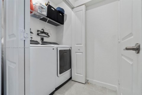 Touwnhouse à vendre à Miami, Floride: 4 chambres, 169.08 m2 № 1823649 - photo 22