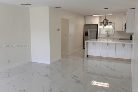 Appartement à louer à Davie, Floride: 2 chambres, 382.39 m2 № 2024216 - photo 2