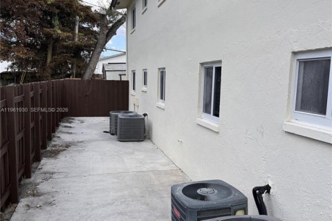 Appartement à louer à Davie, Floride: 2 chambres, 382.39 m2 № 2024216 - photo 23