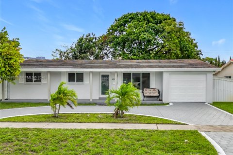 Дом в Холливуд, Флорида 3 спальни, 148.09м2 № 2005511