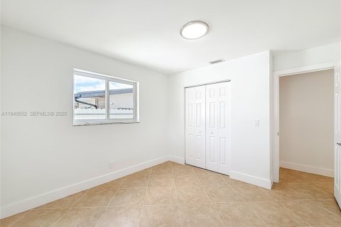 Снять в аренду виллу или дом в Холливуд, Флорида 3 спальни, 148.09м2, № 2005511 - фото 21