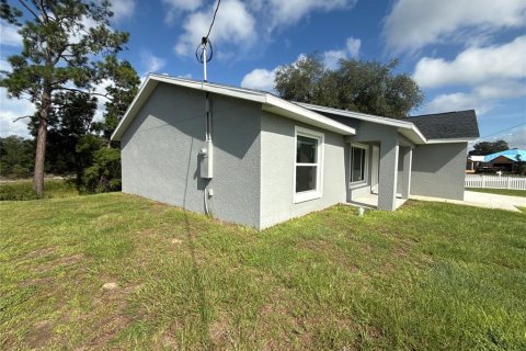 Villa ou maison à Ocklawaha, Floride 3 chambres, 122.54 m2 № 2299327