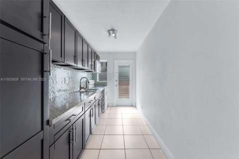 Copropriété à louer à North Miami Beach, Floride: 1 chambre, 74.32 m2 № 1976694 - photo 11