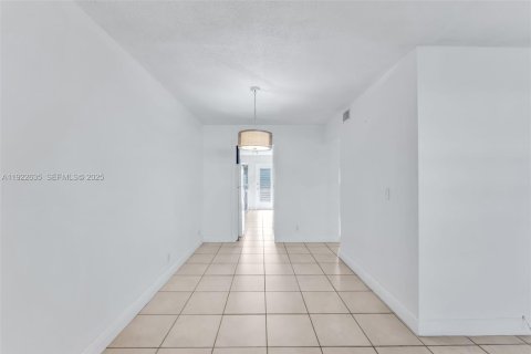 Copropriété à louer à North Miami Beach, Floride: 1 chambre, 74.32 m2 № 1976694 - photo 6