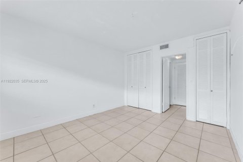 Copropriété à louer à North Miami Beach, Floride: 1 chambre, 74.32 m2 № 1976694 - photo 17