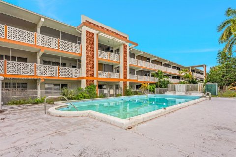 Copropriété à louer à North Miami Beach, Floride: 1 chambre, 74.32 m2 № 1976694 - photo 2