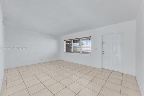 Copropriété à louer à North Miami Beach, Floride: 1 chambre, 74.32 m2 № 1976694 - photo 10