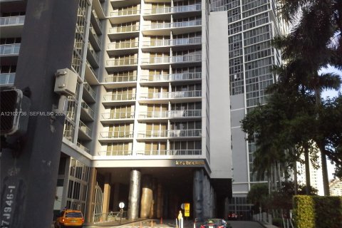 Copropriété à louer à Miami, Floride: 1 chambre, 67.45 m2 № 2417468 - photo 7