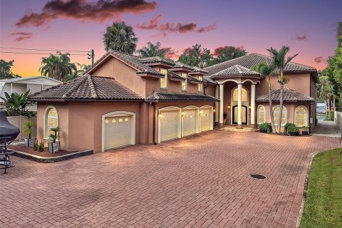 Casa en Mount Dora, Florida 4 dormitorios, 418.43 m2 № 2386074