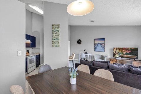 Condo in Orlando, Florida, 2 bedrooms  № 1876307 - photo 12