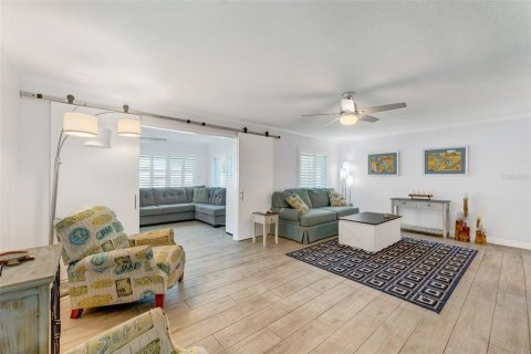 House in Dunedin, Florida 2 bedrooms, 129.78 sq.m. № 1886022 - photo 4