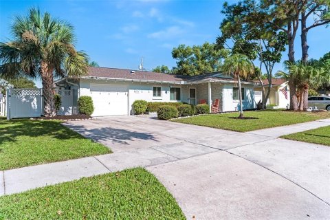 House in Dunedin, Florida 2 bedrooms, 129.78 sq.m. № 1886022 - photo 29