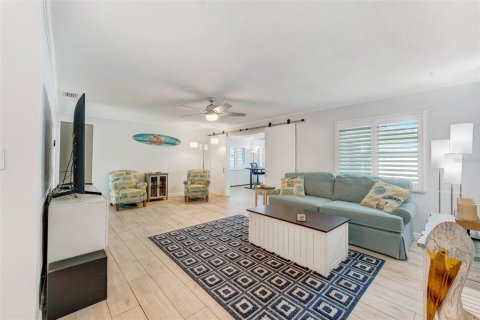 House in Dunedin, Florida 2 bedrooms, 129.78 sq.m. № 1886022 - photo 3