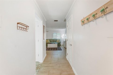 House in Dunedin, Florida 2 bedrooms, 129.78 sq.m. № 1886022 - photo 2