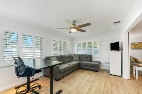 House in Dunedin, Florida 2 bedrooms, 129.78 sq.m. № 1886022 - photo 9