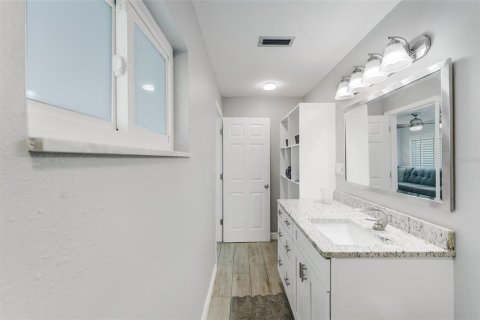 House in Dunedin, Florida 2 bedrooms, 129.78 sq.m. № 1886022 - photo 8