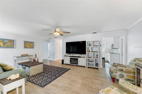House in Dunedin, Florida 2 bedrooms, 129.78 sq.m. № 1886022 - photo 10