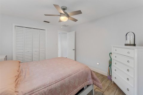 House in Dunedin, Florida 2 bedrooms, 129.78 sq.m. № 1886022 - photo 12
