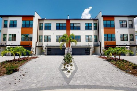 Touwnhouse à louer à Apollo Beach, Floride: 4 chambres, 222.59 m2 № 1757695 - photo 1