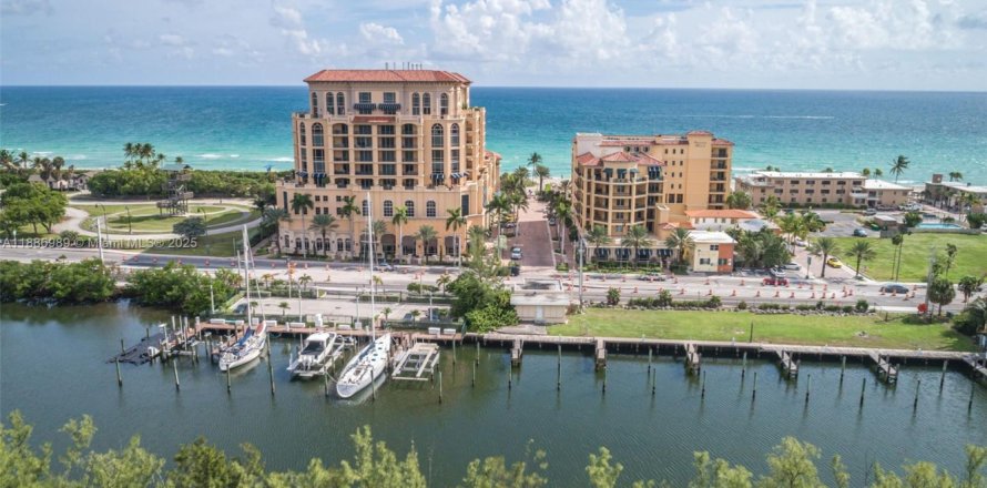 Condo à Hollywood, Floride, 2 chambres № 1933677