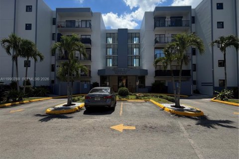 Copropriété à louer à Hialeah, Floride: 2 chambres, 74.32 m2 № 2056796 - photo 4