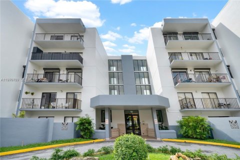 Copropriété à louer à Hialeah, Floride: 2 chambres, 74.32 m2 № 2056796 - photo 1