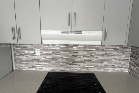 Copropriété à louer à Hialeah, Floride: 2 chambres, 74.32 m2 № 2056796 - photo 16