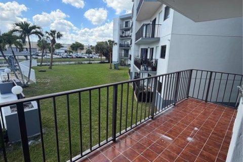 Copropriété à louer à Hialeah, Floride: 2 chambres, 74.32 m2 № 2056796 - photo 17