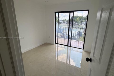 Copropriété à louer à Hialeah, Floride: 2 chambres, 74.32 m2 № 2056796 - photo 8