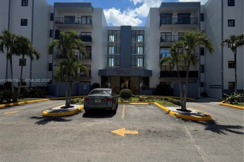 Copropriété à louer à Hialeah, Floride: 2 chambres, 74.32 m2 № 2056796 - photo 2