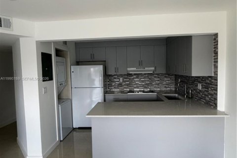 Copropriété à louer à Hialeah, Floride: 2 chambres, 74.32 m2 № 2056796 - photo 3