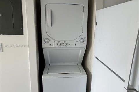 Copropriété à louer à Hialeah, Floride: 2 chambres, 74.32 m2 № 2056796 - photo 5